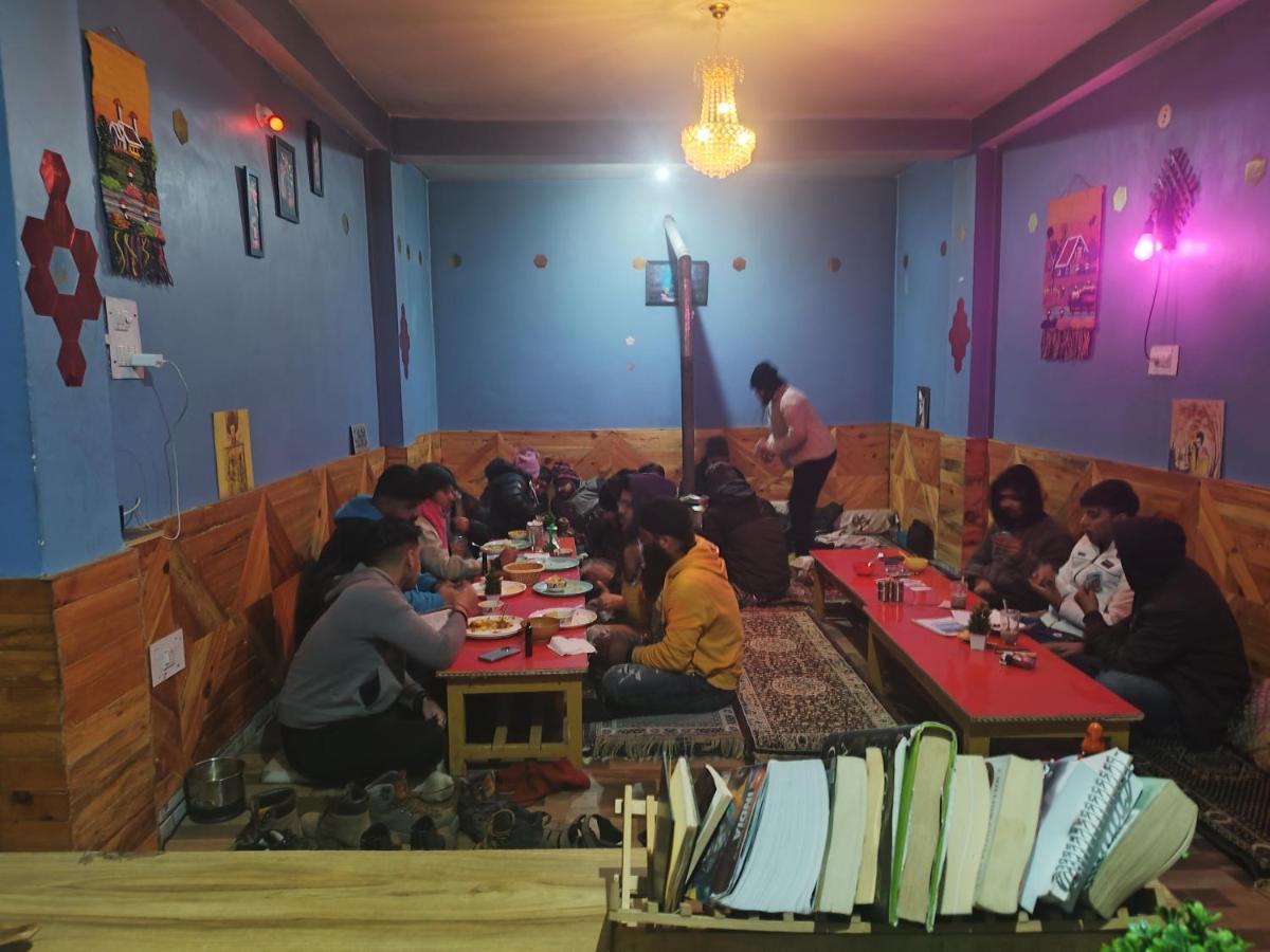 Tosh Cafe Kush酒店 外观 照片